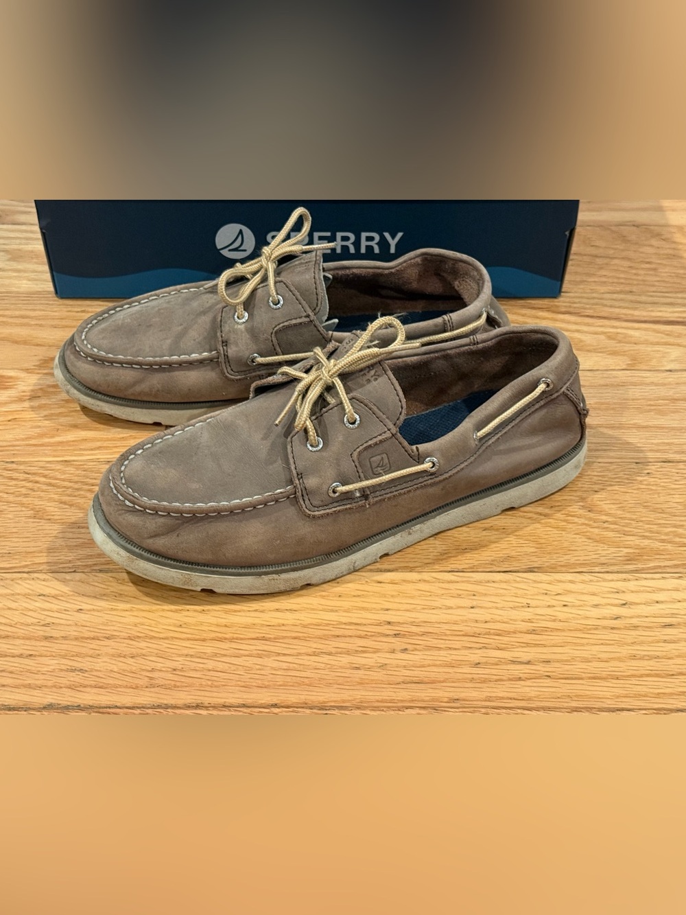 Sperry leeward boys leather beige boat shoes 7M